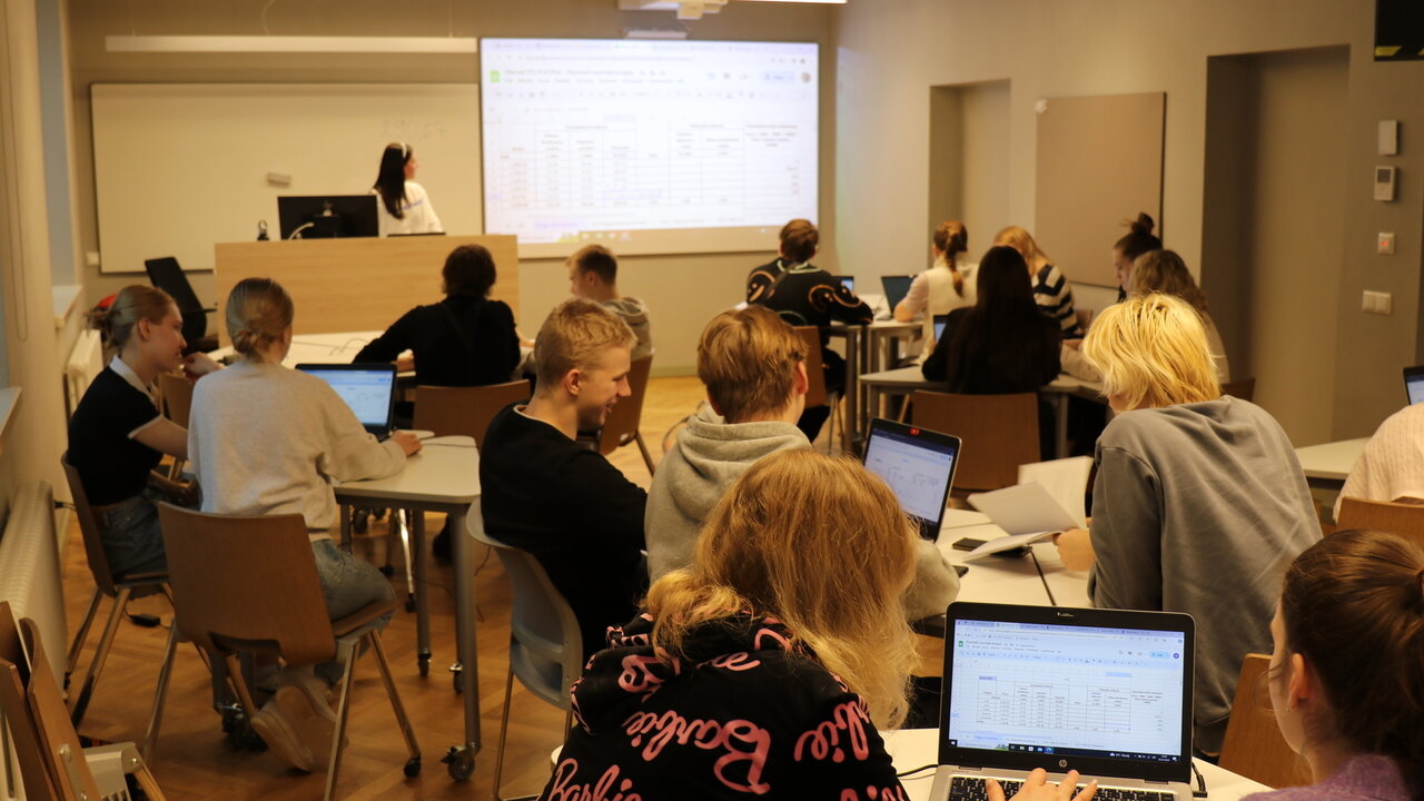 Matemaatika panganduses õppepäev Tartu Ülikooli haridusteaduste instituudis.