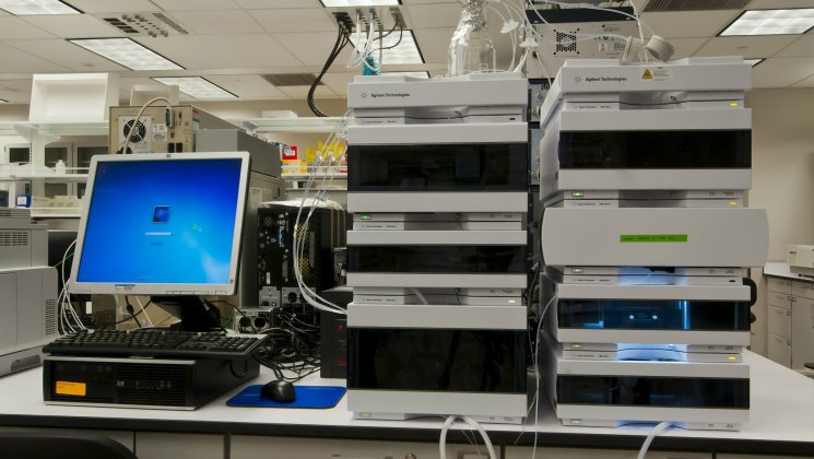 Mitmest blokist koosnev laborimeditsiini seade.