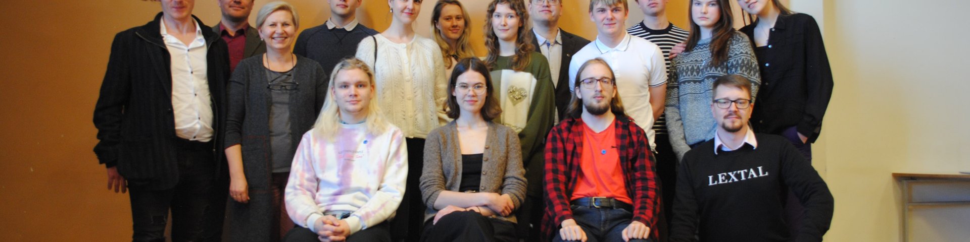 Eesti filosoofiaolümpiaadi lõppvooru osalejad ja žürii 2023. aastal.